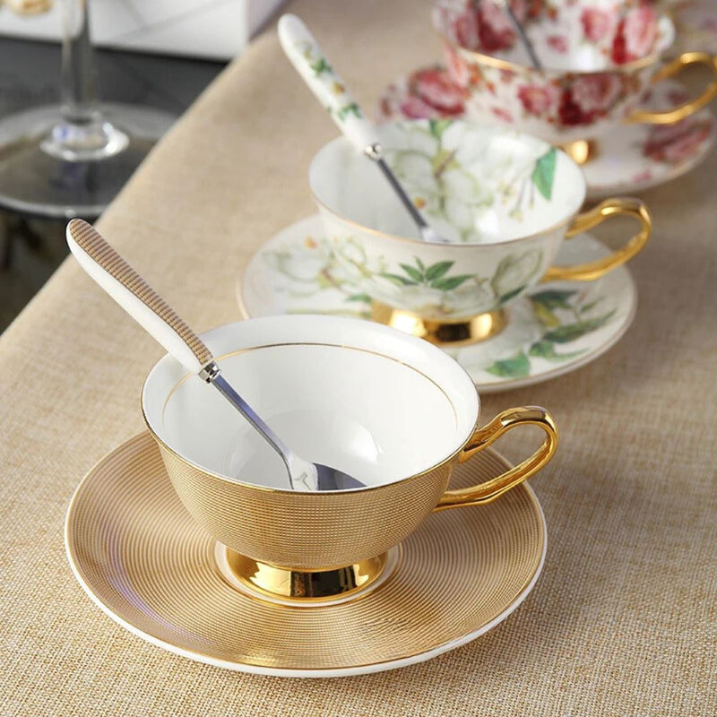 Conjunto de Xícara, Colher e Pires de Porcelana Saintelle - Alto Luxo e Elegância na sua Mesa